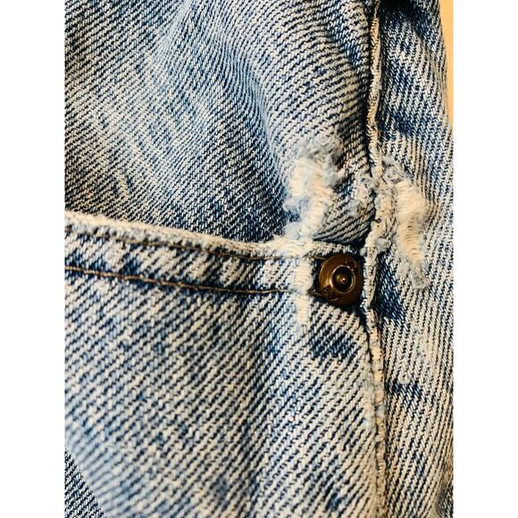 Vintage Lee Mom Jeans 31x27.5 Lightwash Tapered Leg Destroyed 5 Pocket 12" Rise - Picture 8 of 11